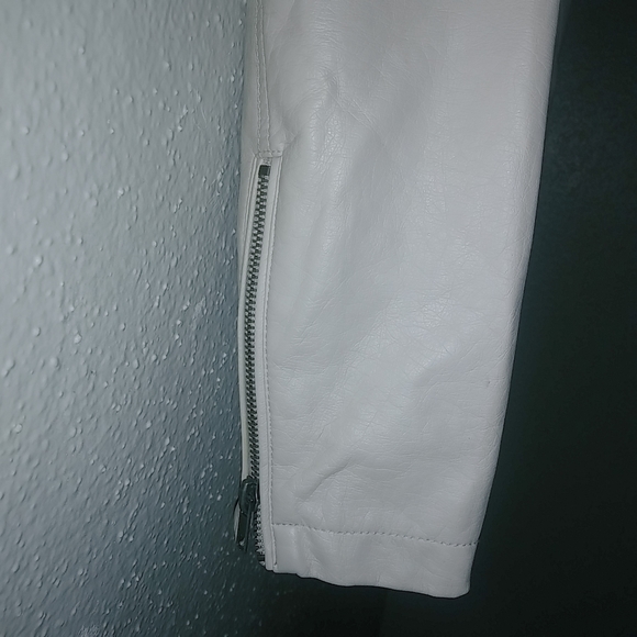 Cupcakes & Cashmere M Soft Leather Zip Front Jacket in Lightest Beige - Picture 7 of 13